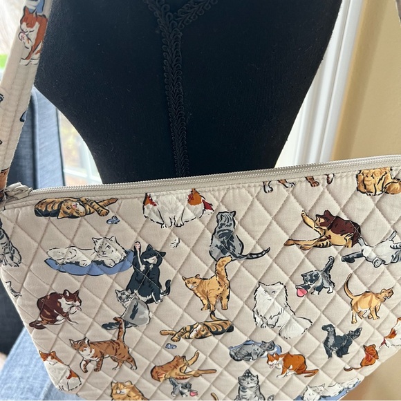 NWT Vera Bradley A Cat’s Life Slouchy Bucket Shoulder Bag. Cream cotton. - Picture 5 of 11